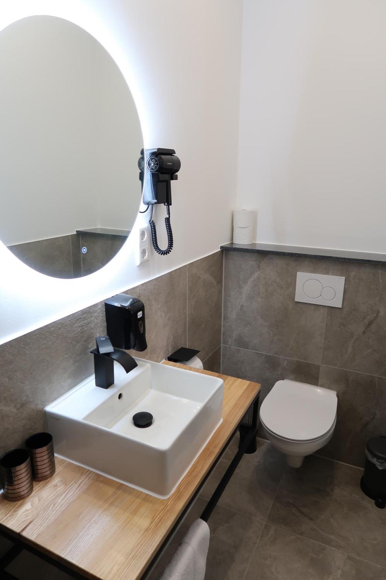 Toka Rooms - An Der Regiobahn Mettmann Ngoại thất bức ảnh